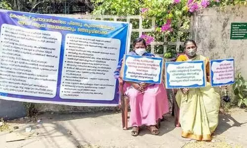 Move to evacuate quarters: Employee stabbed with baby in front of hospital