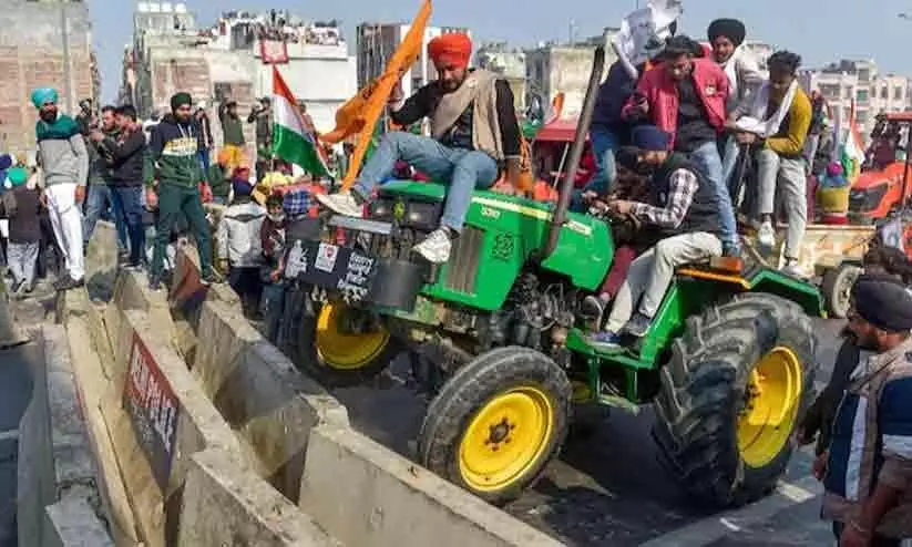 Indian farmers storm New Delhis Red Fort during tractor protest Indian farmers storm New Delhis Red Fort during tractor protest