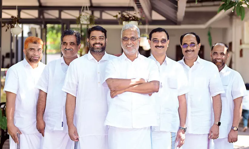 സഫ ഗ്രൂപ് സാരഥികളായ കെ.ടി.എം.എ സലാം, മുഹമ്മദ് മുസ്തഫ, ഹംസ, ഉസ്മാൻ, അബ്ദുൽ കരീം, നാസർ, മുഹമ്മദ് ഹനീഫ