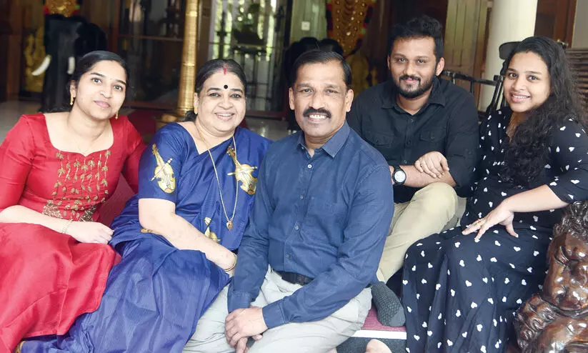 കാവേരി നായർ, ആശ ഹരീന്ദ്രൻ നായർ, ഹരീന്ദ്രൻ നായർ, കസ്തൂരി നായർ, കിഷൻ ചന്ദ്