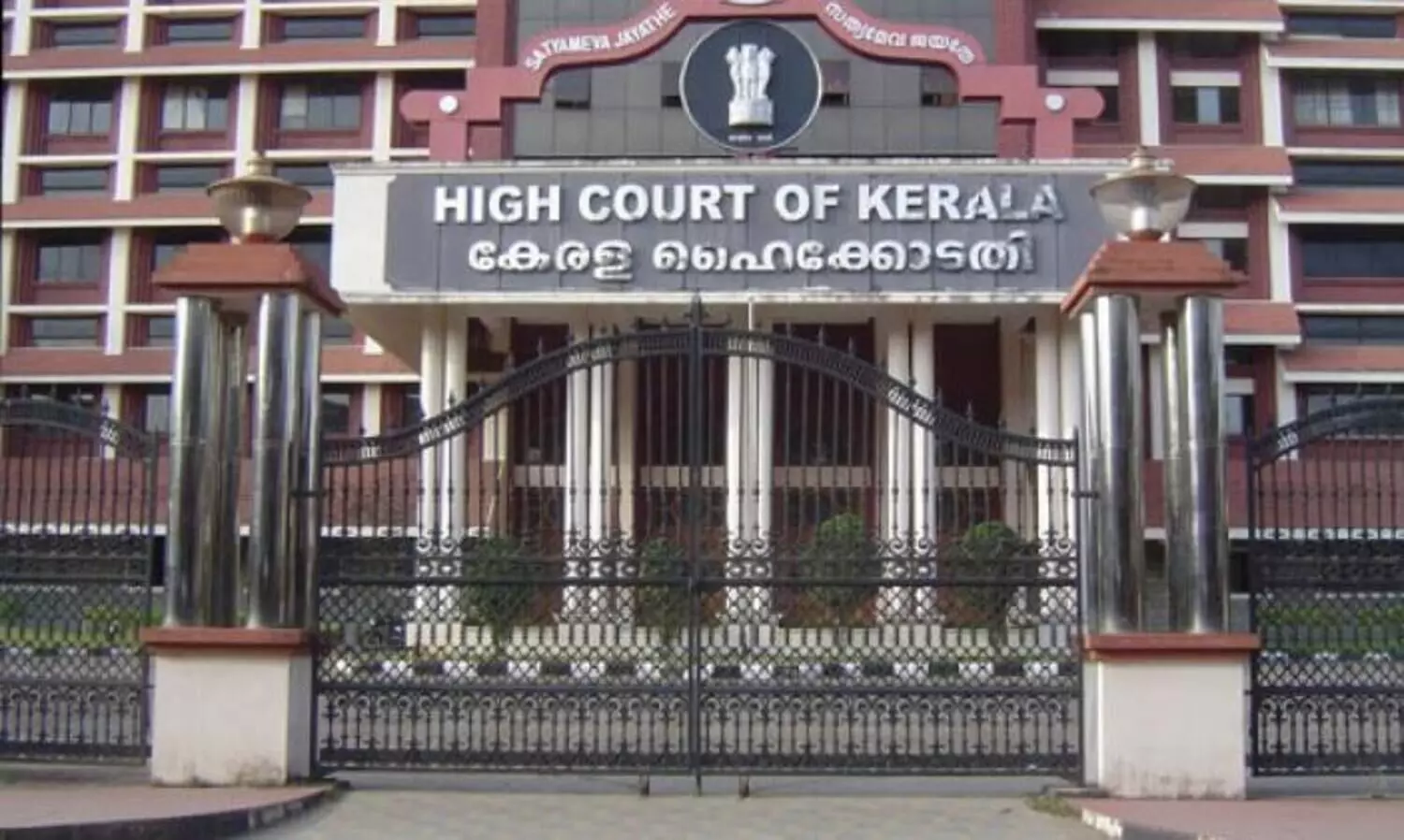 The High Court rejected the Waqf Board CEO