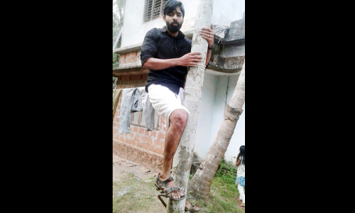 ഇർഷാദിൻെറ മെഷീനിൽ ചെരിപ്പ് ധരിച്ച് കവുങ്ങിൽ കയറാം