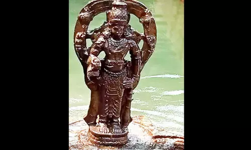 ഇരുവഴിഞ്ഞിപ്പുഴയില്‍നിന്ന് 31 വര്‍ഷം പഴക്കമുള്ള വിഗ്രഹം വീണ്ടെടുത്തു