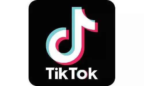 ടി​ക്​ ടോ​ക്​ വി​ഡി​യോ​ക​ളി​ൽ അ​ശ്ലീ​ല ക​മ​ൻ​റി​ട്ട്​ ബ്ലാ​ക്ക്​ മെ​യി​ലി​ങ്​