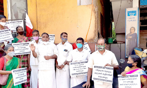 അൽപം മനുഷ്യത്വം കനിയൂ...