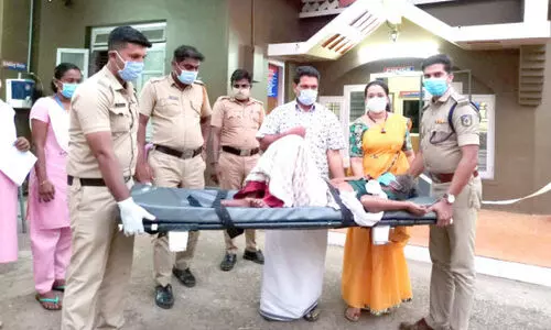 മക്കൾ കൈവിട്ട അമ്മയെ ചേർത്തുപിടിച്ച്​ ജനമൈത്രി പൊലീസ്