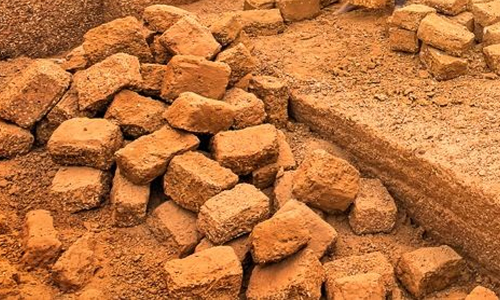 കല്യാട് മേഖലയിൽ അനധികൃത ചെങ്കൽ ഖനനം; കലക്ടർക്ക് പരാതി