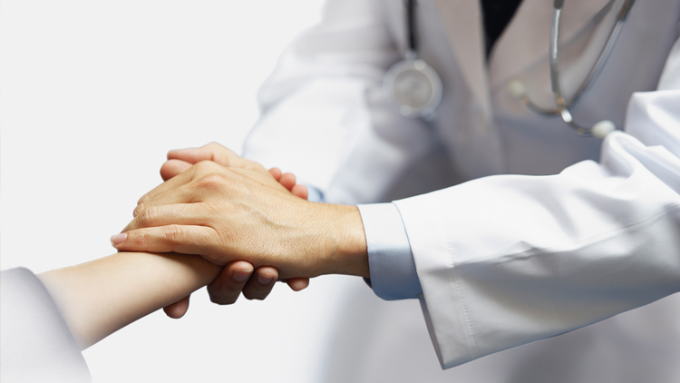 അർബുദബാധിതർ കൂടുന്നു; എവിടെ ചികിത്സിക്കും? അർബുദബാധിതർ കൂടുന്നു; എവിടെ ചികിത്സിക്കും?