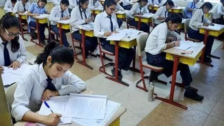 സി.ബി.എസ്.ഇ 12–ാം തരം പരീക്ഷയുടെ സമയം കുറക്കാൻ സാധ്യത സി.ബി.എസ്.ഇ 12–ാം തരം പരീക്ഷയുടെ സമയം കുറക്കാൻ സാധ്യത