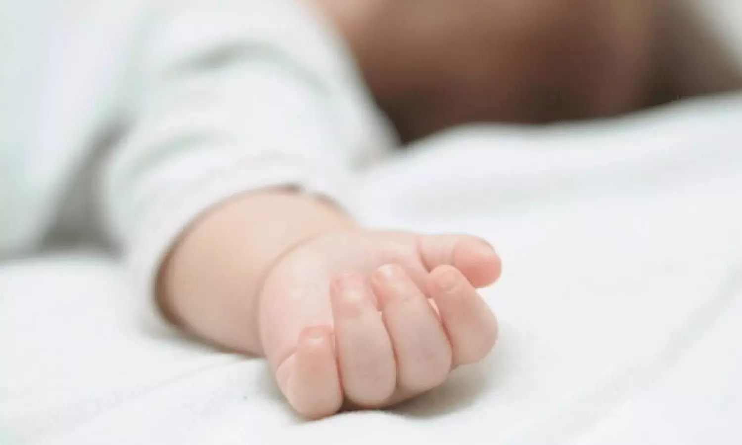 അഞ്ച് രൂപ വിലയുള്ള പലഹാരത്തിനായി കരഞ്ഞ പിഞ്ചുകുഞ്ഞിനെ അടിച്ചുകൊന്ന പിതാവ് അറസ്റ്റിൽ അഞ്ച് രൂപ വിലയുള്ള പലഹാരത്തിനായി കരഞ്ഞ പിഞ്ചുകുഞ്ഞിനെ അടിച്ചുകൊന്ന പിതാവ് അറസ്റ്റിൽ