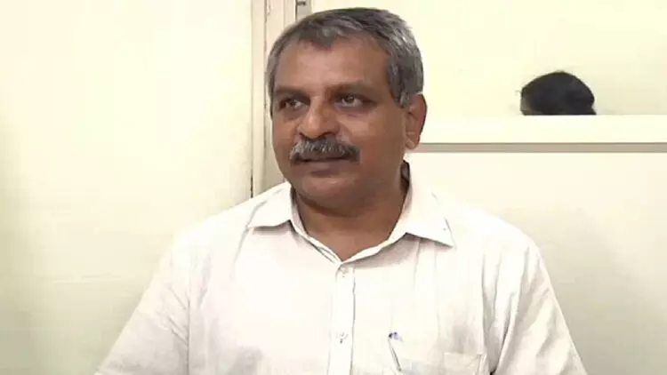 ഹലാൽ മുദ്രണമുള്ള ഭക്ഷണം ബഹിഷ്കരിക്കണമെന്ന് വർഗീയ പ്രചാരണം: ആർ.വി. ബാബു അറസ്റ്റിൽ ഹലാൽ മുദ്രണമുള്ള ഭക്ഷണം ബഹിഷ്കരിക്കണമെന്ന് വർഗീയ പ്രചാരണം: ആർ.വി. ബാബു അറസ്റ്റിൽ