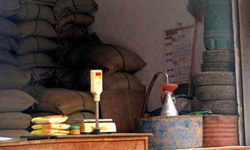 ക്ര​മ​ക്കേ​ട്: റേ​ഷ​ന്‍ ക​ട​യു​ടെ അം​ഗീ​കാ​രം റ​ദ്ദാ​ക്കി