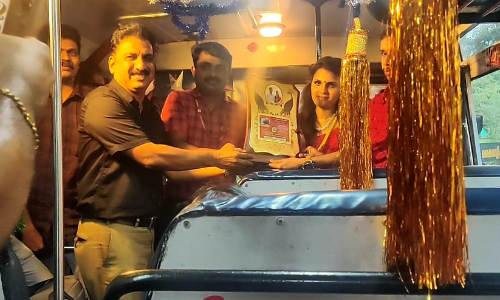 wedding reception inside ksrtc bus