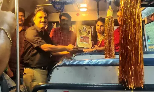 wedding reception inside ksrtc bus