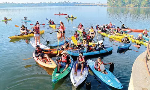 മുസിരിസ്​ ജലപാതയിലൂടെ ക​യാ​ക്കി​ങ് യാ​ത്ര