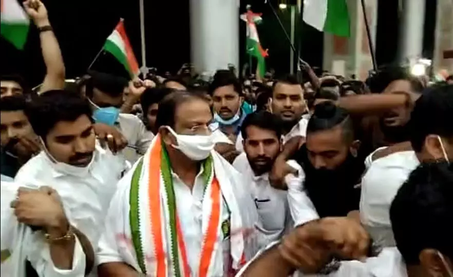 കണ്ണൂർ വിമാനത്താവളത്തിൽ കെ. സുധാകരന് വൻ സ്വീകരണം കണ്ണൂർ വിമാനത്താവളത്തിൽ കെ. സുധാകരന് വൻ സ്വീകരണം