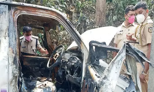 വാ​നി​ന് തീ​പി​ടി​ച്ച് യു​വാ​വ് മ​രി​ച്ച സം​ഭ​വം: ഫോ​റ​ൻ​സി​ക് വി​ഭാ​ഗം പ​രി​ശോ​ധി​ച്ചു