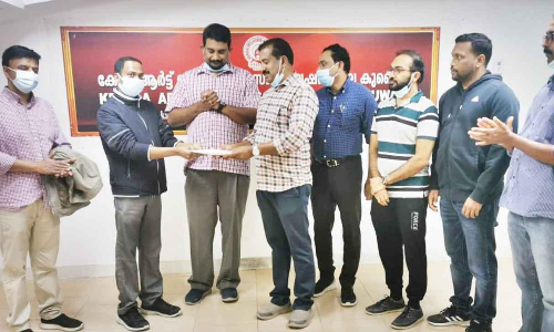 മാ​യ രാ​മ​െൻറ കു​ടും​ബ​ത്തി​ന് ക്ഷേ​മ​നി​ധി തു​ക കൈ​മാ​റി