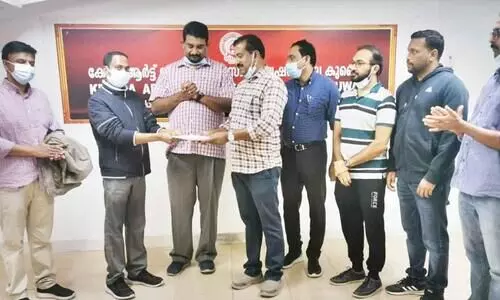 മാ​യ രാ​മ​െൻറ കു​ടും​ബ​ത്തി​ന് ക്ഷേ​മ​നി​ധി തു​ക കൈ​മാ​റി