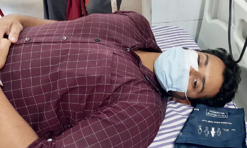 ചട്ടിപ്പറമ്പിൽ ഡോക്ടർക്കും സഹോദരിക്കും നേരെ ഗുണ്ടാ സ്റ്റൈൽ ആക്രമണം ചട്ടിപ്പറമ്പിൽ ഡോക്ടർക്കും സഹോദരിക്കും നേരെ ഗുണ്ടാ സ്റ്റൈൽ ആക്രമണം