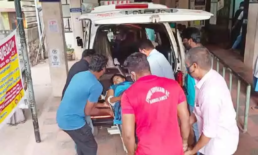 Property dispute: Bank employee stabbed by husband