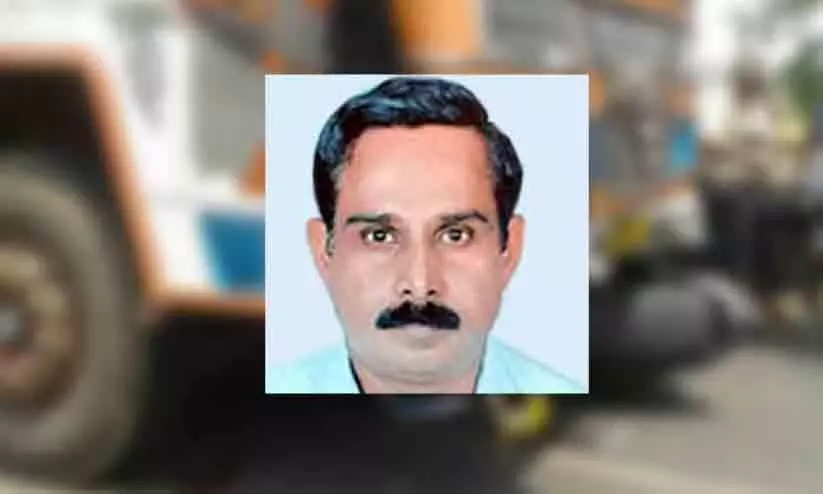 Middle-aged man dies bike accident