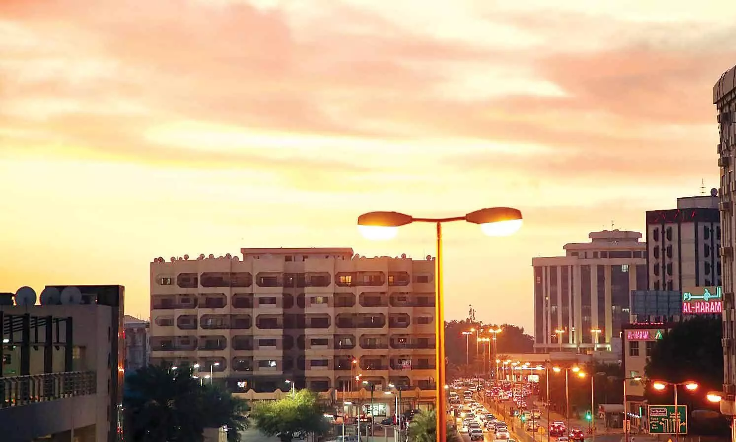 കൊ​ഴി​ഞ്ഞു പോ​യൊ​രു പു​ഞ്ചി​രി