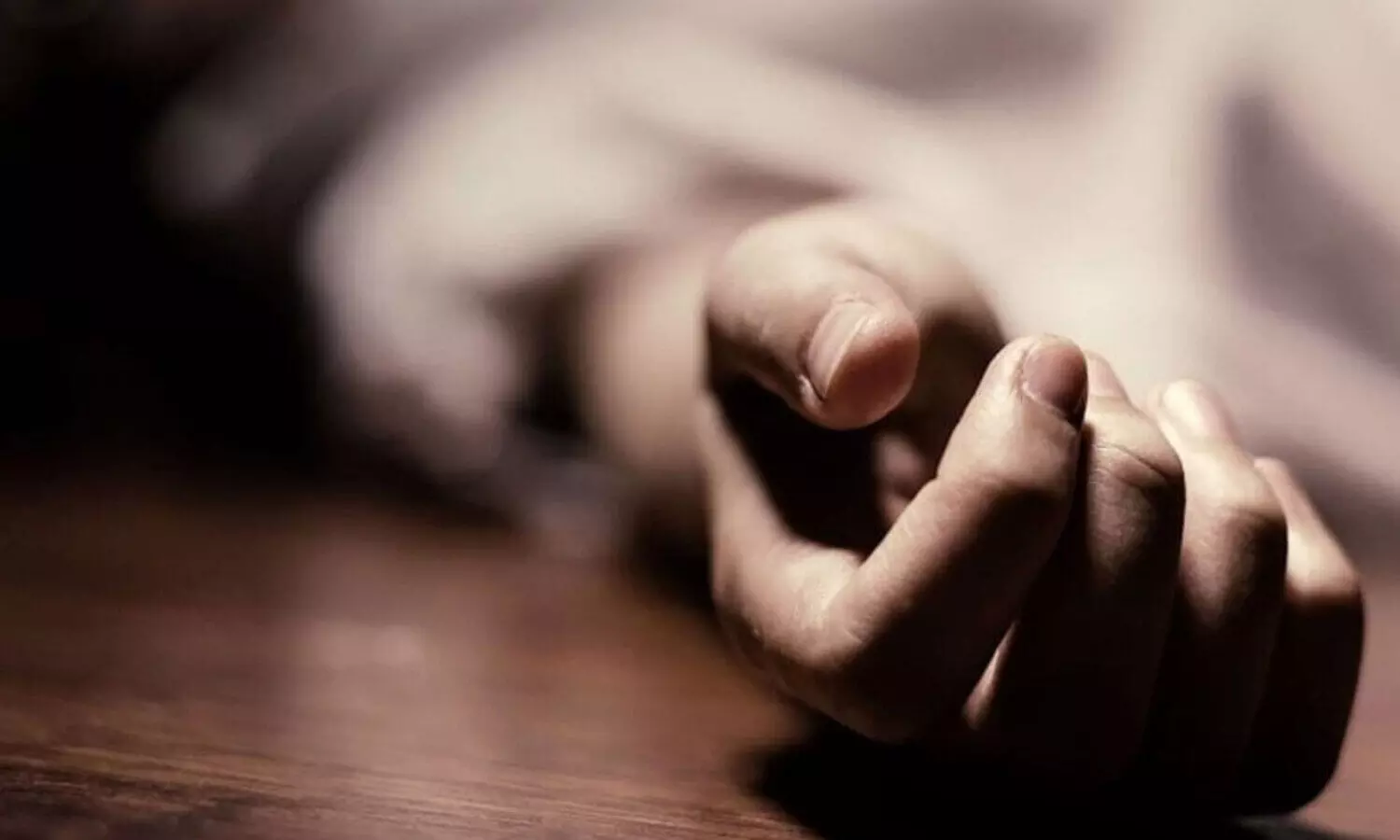 വിസിൽ തൊണ്ടയിൽ കുടുങ്ങി, ചികിത്സ കിട്ടാതെ അലഞ്ഞ്​ കുടുംബം; എട്ടുവയസുകാരി ശ്വാസം മുട്ടി മരിച്ചു