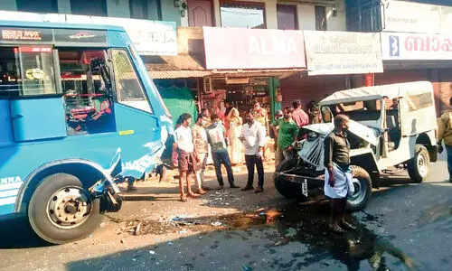 ബ​സും ജീ​പ്പും കൂ​ട്ടി​യി​ടി​ച്ച് ര​ണ്ടു​പേ​ര്‍ക്ക് പ​രി​ക്ക്​