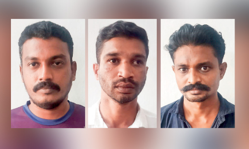 കൊ​ള​ത്തൂ​രി​ൽ നാ​ലു കി​ലോ ക​ഞ്ചാ​വു​മാ​യി മൂ​ന്നം​ഗ​സം​ഘം പി​ടി​യി​ൽ