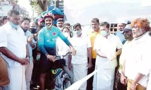 അ​ർ​ബു​ദത്തെ തോ​ൽ​പി​ച്ച്​ സൈ​ക്കി​ളിൽ കൊ​ച്ചി​യി​ൽ​നി​ന്ന്​ ല​ഡാ​ക്കി​ലേ​ക്ക്​ റി​തി​ൻ