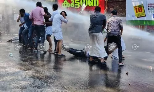 പിൻവാതിലിനെതിരെ മുന്നോട്ട്...