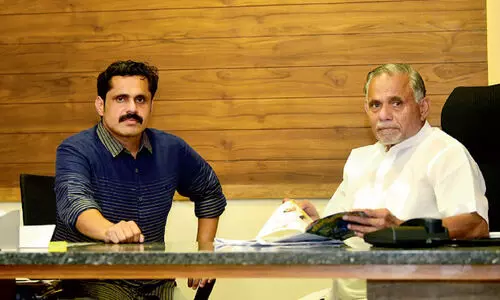 സ്​​നേ​ഹ​വും  വി​ശ്വാ​സ​വും ത​ണ​ൽ​ വി​രി​ച്ച കു​ടും​ബം