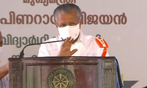 ചോദ്യം ചോദിക്കാനൊരുങ്ങിയ വിദ്യാർഥിനിയോട്​ ക്ഷോഭിച്ച്​ മുഖ്യമന്ത്രി; ഇത്തിരി മാന്യതയാകാമെന്ന്​ സോഷ്യൽ മീഡിയ