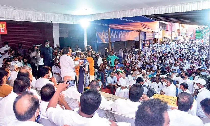 യു.​ഡി.​എ​ഫ് അ​ധി​കാ​ര​ത്തി​ൽ​ വ​ന്നാ​ൽ പി​ൻ​വാ​തി​ൽ നി​യ​മ​ന​ങ്ങ​ൾ പു​നഃ​പ​രി​ശോ​ധി​ക്കും –ചെ​ന്നി​ത്ത​ല