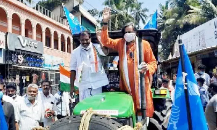 ഭൂരിപക്ഷമുണ്ടെന്നുകരുതി എന്തുമാകാമെന്ന് ബി.ജെ.പി കരുതരുത് -ഡോ. ശശിതരൂർ എം.പി ഭൂരിപക്ഷമുണ്ടെന്നുകരുതി എന്തുമാകാമെന്ന് ബി.ജെ.പി കരുതരുത് -ഡോ. ശശിതരൂർ എം.പി