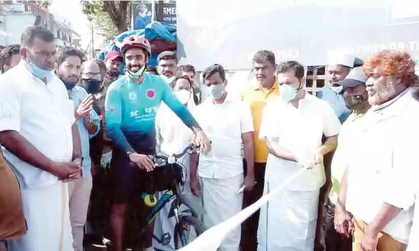 അ​ർ​ബു​ദത്തെ തോ​ൽ​പി​ച്ച്​ സൈ​ക്കി​ളിൽ കൊ​ച്ചി​യി​ൽ​നി​ന്ന്​ ല​ഡാ​ക്കി​ലേ​ക്ക്​ റി​തി​ൻ