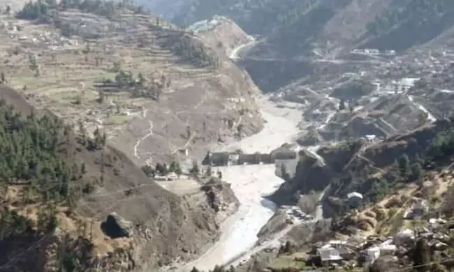 കുത്തിയൊഴുകിയ ജലം കൺമുന്നിൽ ഉറ്റവരെ കൊണ്ടുപോയത് നിമിഷങ്ങൾക്കുള്ളിൽ; വിശ്വസിക്കാനാവാതെ ഉത്തരാഖണ്ഡ് കുത്തിയൊഴുകിയ ജലം കൺമുന്നിൽ ഉറ്റവരെ കൊണ്ടുപോയത് നിമിഷങ്ങൾക്കുള്ളിൽ; വിശ്വസിക്കാനാവാതെ ഉത്തരാഖണ്ഡ്