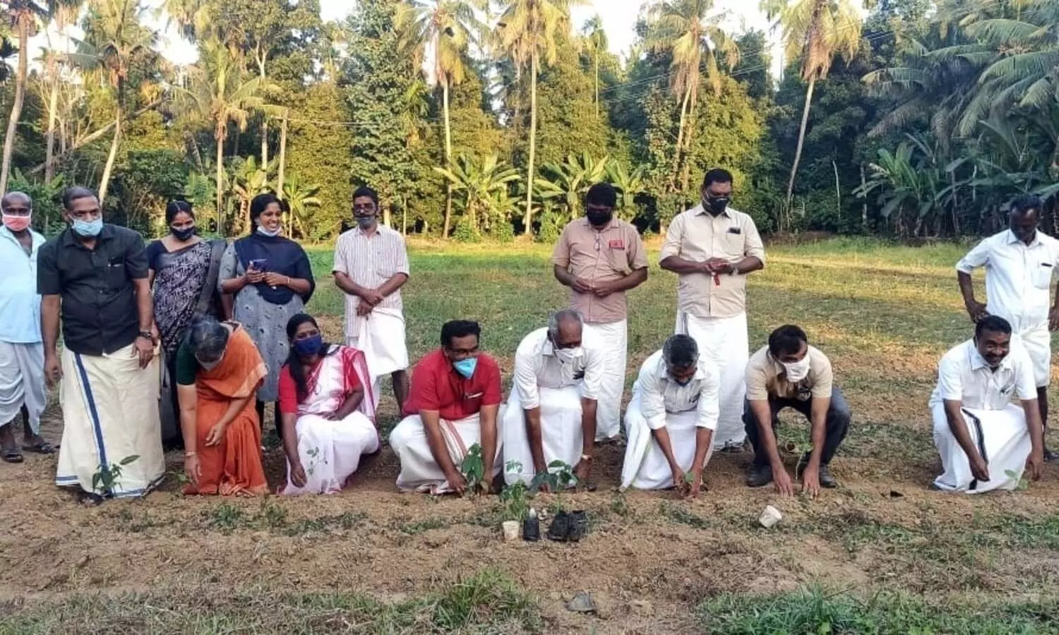 വിഷുവിന് വിഷരഹിത പച്ചക്കറി: കര്‍ഷകസംഘം രണ്ടേക്കറില്‍ കൃഷിയിറക്കി