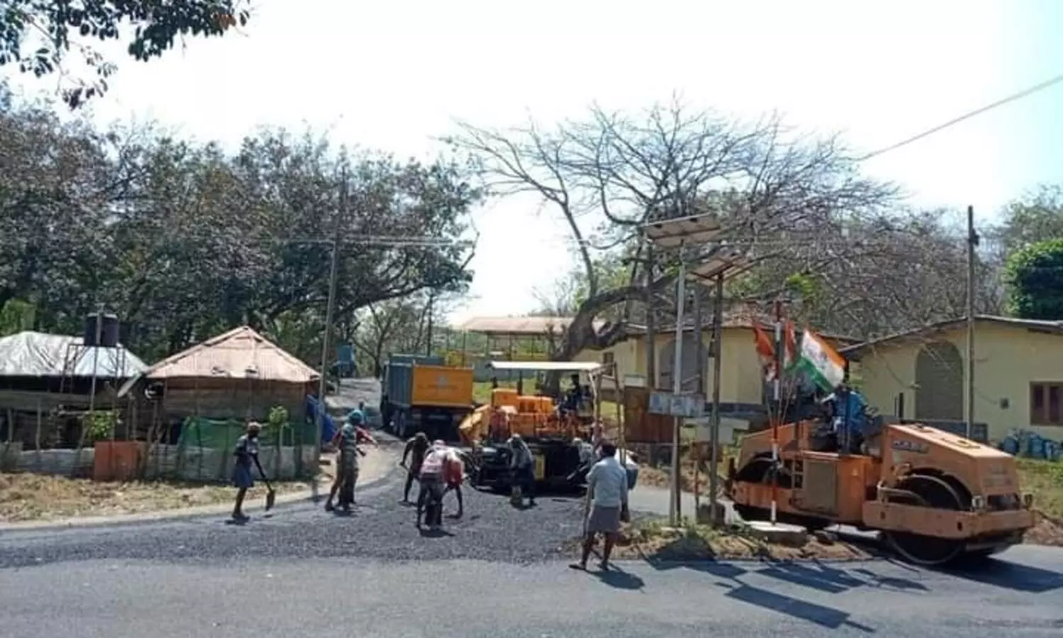 lead അലിമുക്ക് അച്ചന്‍കോവില്‍ പാതയുടെ ടാറിങ്​ ആരംഭിച്ചു