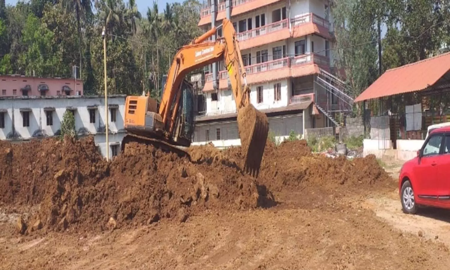 ഇട്ടിയപ്പാറയിൽ ഇറക്കിയ പച്ചമണ്ണ് അധികൃതർ നീക്കിച്ചു