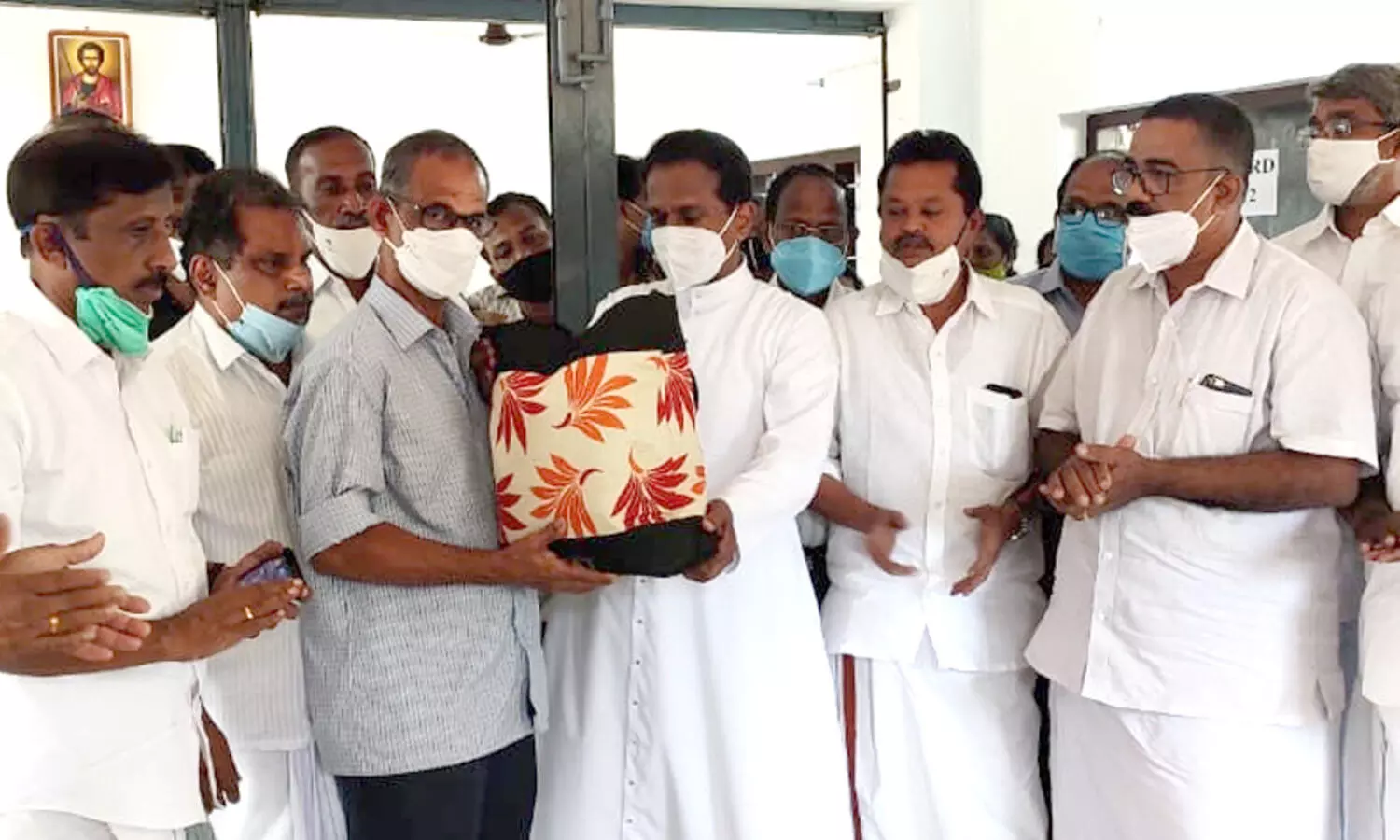 വൃക്കകൾ തകരാറിലായ യുവാവിന്​ നാടി​െൻറ സഹായഹസ്തം