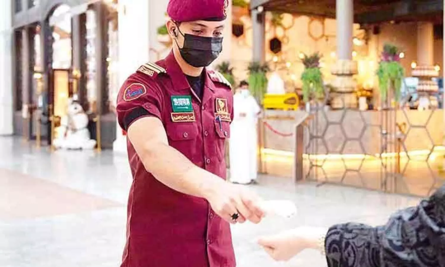 തൊ​ഴി​ൽ​മേ​ഖ​ല​യി​ൽ ക​ർ​ശ​ന ആ​രോ​ഗ്യ സു​ര​ക്ഷ   പാ​ലി​ക്കാ​ൻ നി​ർ​ദേ​ശം