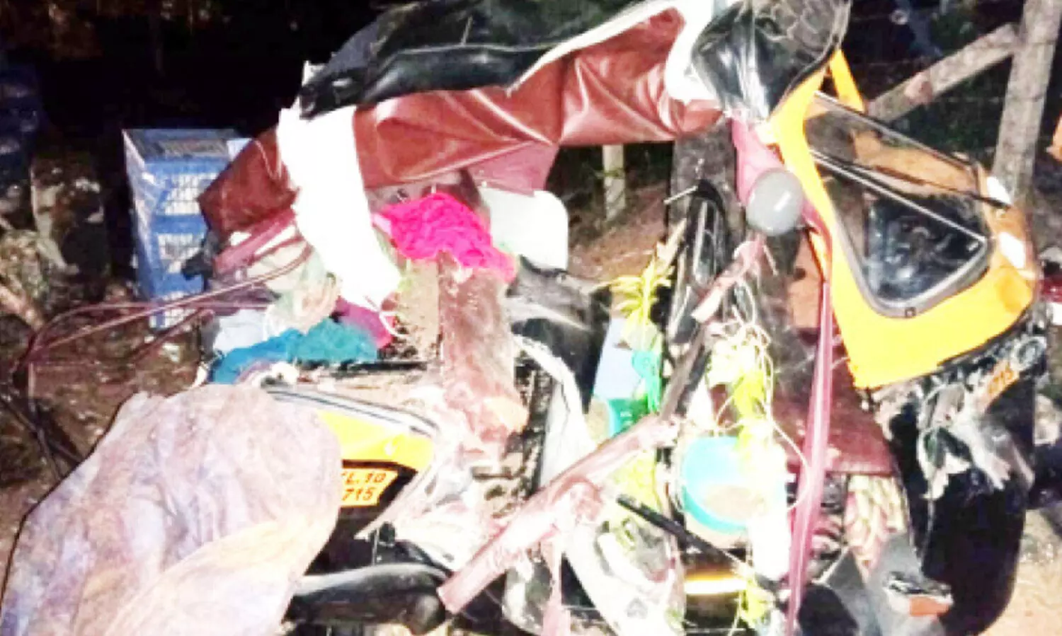 താമരശ്ശേരി ചുരത്തില്‍ മിനിലോറി ഓട്ടോക്ക് മുകളിലേക്ക് മറിഞ്ഞു; അഞ്ചുേപർക്ക് പരിക്ക്