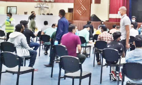 വാ​ക്‌​സി​നേ​ഷ​ൻ പ്രാ​യ​മാ​യ​വ​ർ​ക്കും വി​ട്ടു​മാ​റാ​ത്ത   രോ​ഗി​ക​ൾ​ക്കും മാ​ത്രം