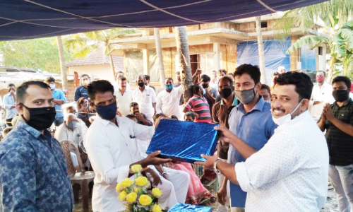 അ​ഴി​യൂ​രിൽ ഗ്രാമസഭയിലെത്തിയവർക്ക്​ കൈനിറയെ സമ്മാനങ്ങള്‍