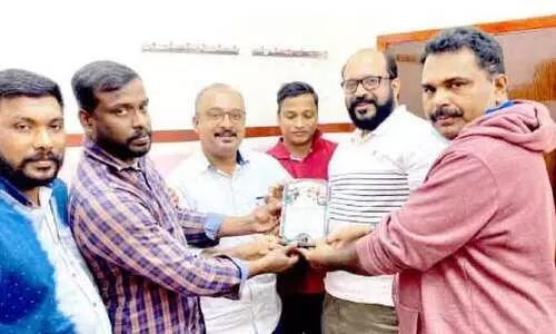 റോ​യ്​​സ്​ മാ​ത്യു​വി​ന്​ യാ​ത്ര​യ​യ​പ്പ്​ ന​ൽ​കി