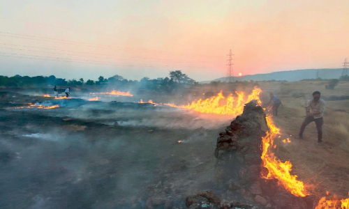 മാടായിപ്പാറയിലും എരിപുരത്തും തീപിടിത്തം