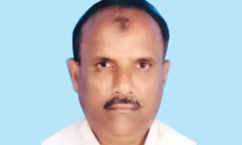 കാറിൽ ലോറിയിടിച്ച് ഒരാൾ മരിച്ചു; മൂന്നുപേർക്ക് പരിക്ക്