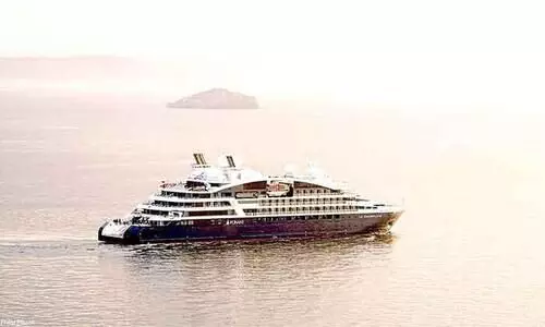 ആ​​ഡം​​ബ​​ര നൗ​​ക​​യി​​ൽ രാ​​പാ​​ർ​​ക്കാ​​ൻ പോ​​യാ​​ലോ...